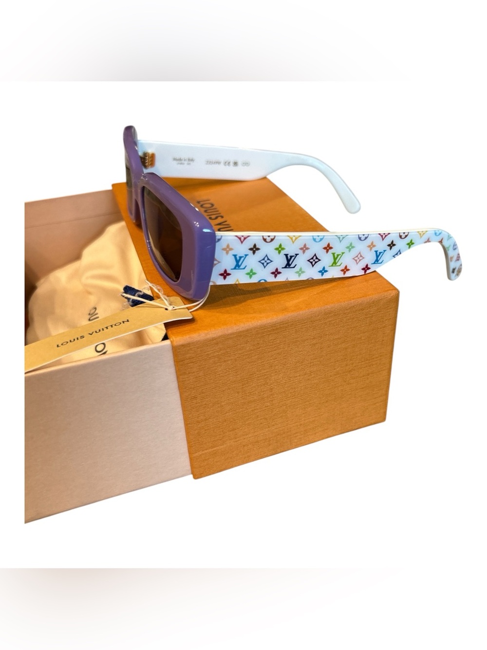 Louis Vuitton Lilac Rectangular Sunglasses with White Temples - Picture 7 of 15